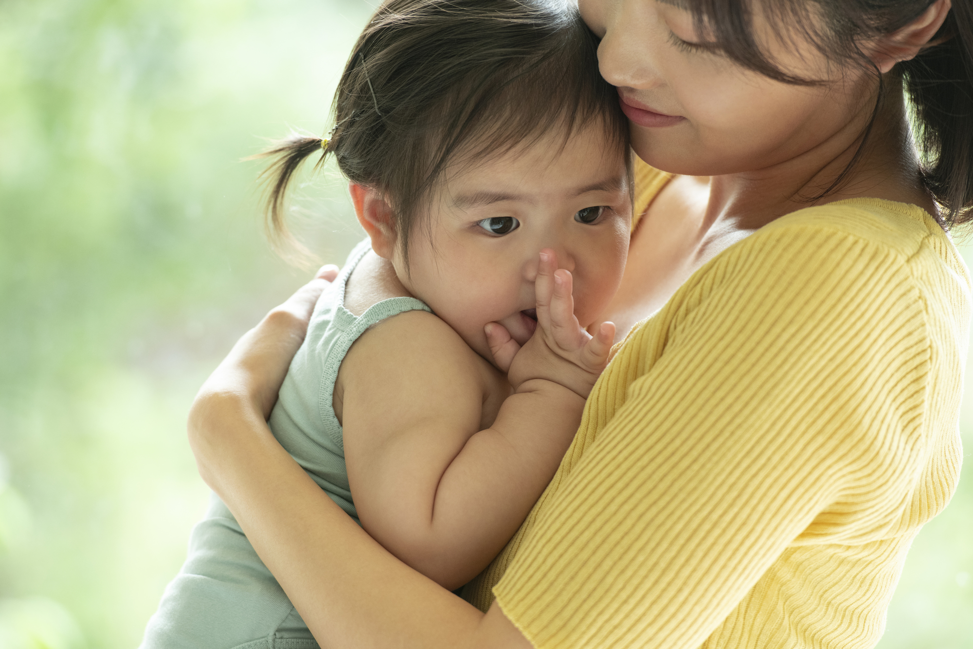 乳児は両親のハグでリラックス 東邦大学などが実証 大学ジャーナルオンライン